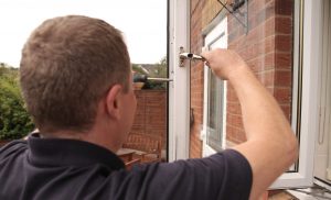 locksmith repairing window